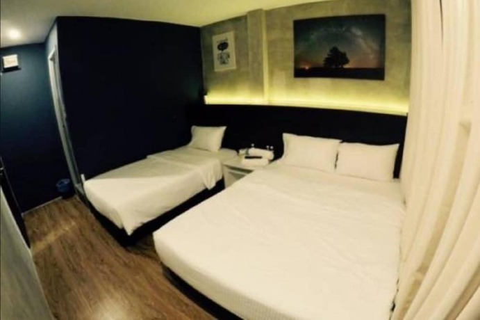 Imagen de la habitación del Hotel Monaco Boutique Kampung Air. Foto 3