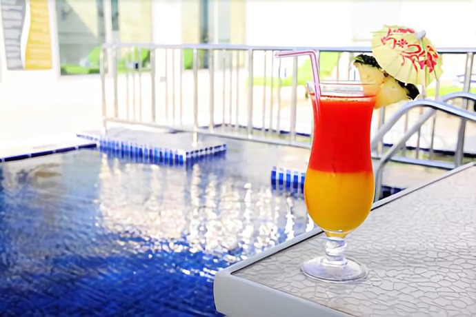 Imagen de la piscina del Hotel Monaco, Deira. Foto 18
