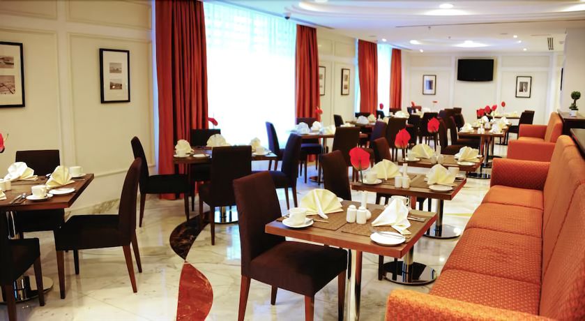 Imagen del bar/restaurante del Hotel Monaco, Deira. Foto 2