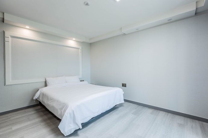 Imagen de la habitación del Hotel Monaco Pool Pension. Foto 7