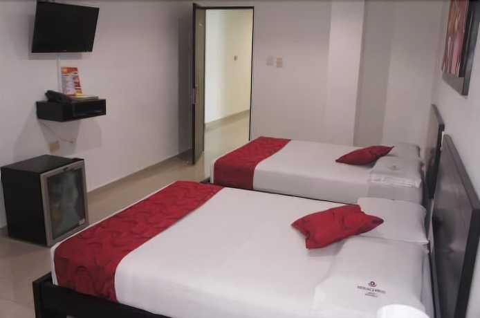 Imagen de la habitación del Hotel Monaco Real. Foto 4