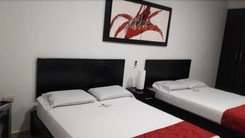 Imagen de la habitación del Hotel Monaco Real. Foto 6