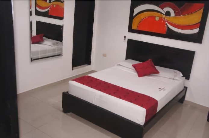 Imagen de la habitación del Hotel Monaco Real. Foto 9