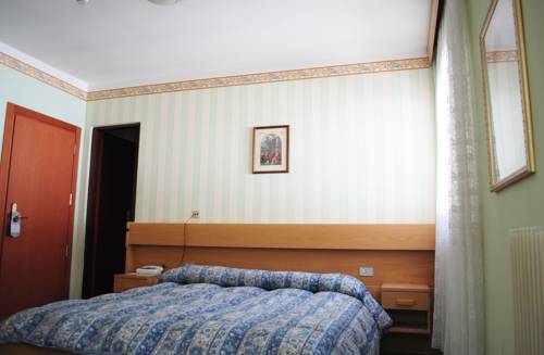 Imagen de la habitación del Hotel Monaco Sport. Foto 5