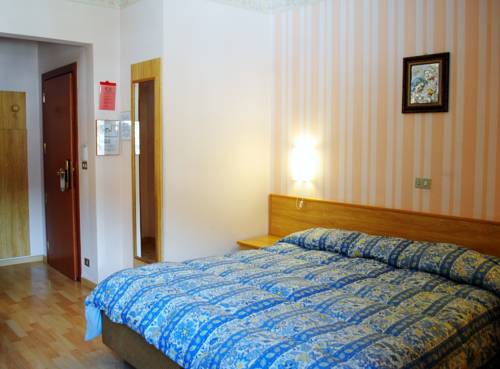 Imagen de la habitación del Hotel Monaco Sport. Foto 7