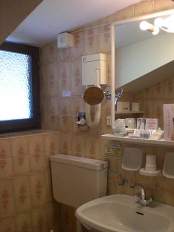 Imagen de la habitación del Hotel Monaco Sport. Foto 8