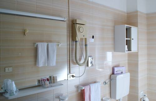 Imagen de la habitación del Hotel Monaco Sport. Foto 15