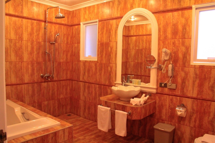 Imagen de la habitación del Hotel Monaco Suites De Boracay. Foto 2