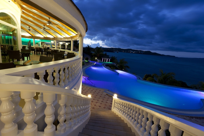Imagen de la piscina del Hotel Monaco Suites De Boracay. Foto 13