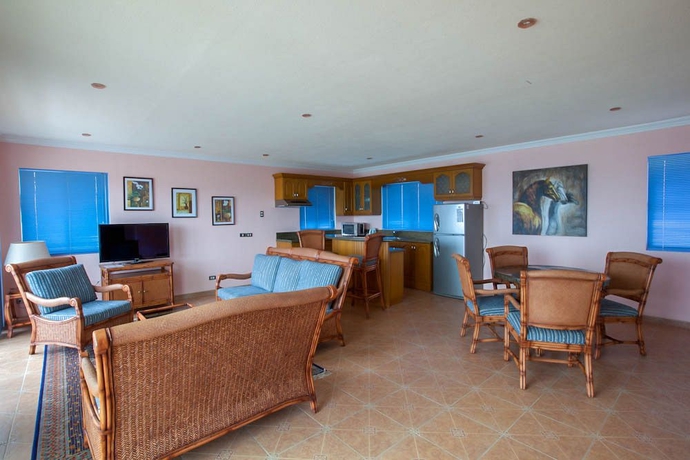 Imagen de los interiores del Hotel Monaco Suites De Boracay. Foto 10