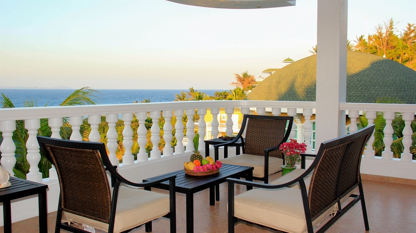 Imagen de la habitación del Hotel Monaco Suites De Boracay. Foto 5