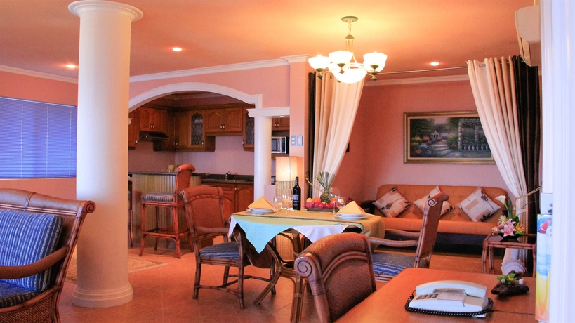Imagen de los interiores del Hotel Monaco Suites De Boracay. Foto 12