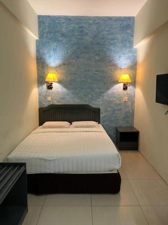 Imagen de la habitación del Hotel Monaco, Tawau. Foto 8