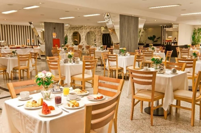 Imagen del bar/restaurante del Hotel Monaco & Convention - by Easy Class. Foto 2