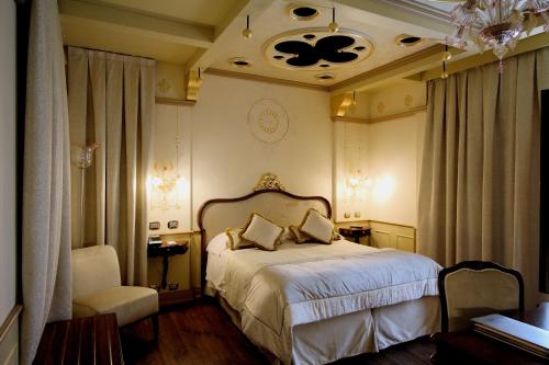 Imagen de la habitación del Hotel Monaco and Grand Canal. Foto 4