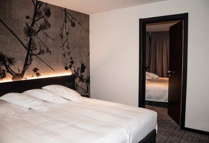 Imagen de la habitación del Hotel Monarc, Ostende. Foto 2