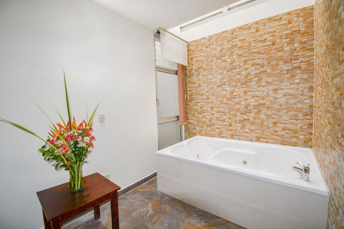 Imagen de la habitación del Hotel Monarca, Armenia. Foto 13