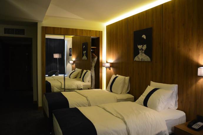 Imagen de la habitación del Hotel Monarch Amman. Foto 3