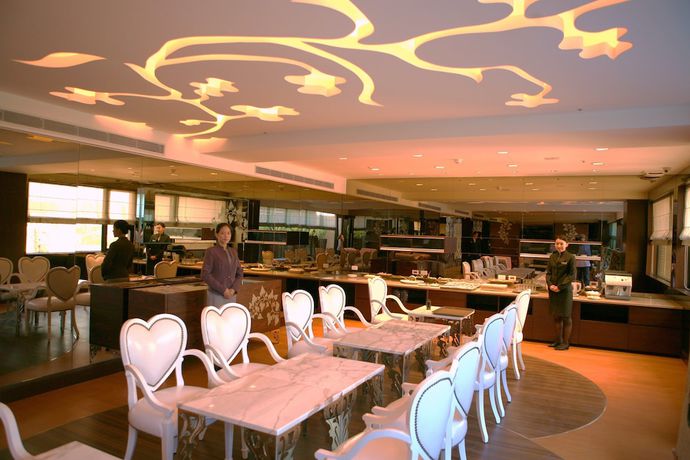 Imagen del bar/restaurante del Hotel Monarch Skyline Hotel. Foto 3