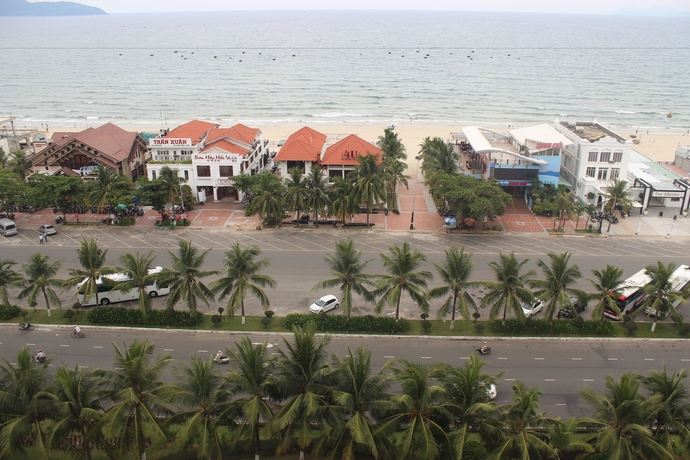 Imagen de los exteriores del Hotel Monarque. Foto 18