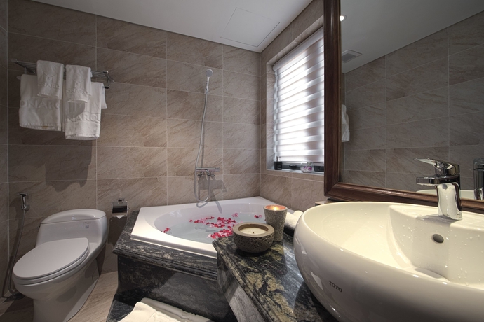 Imagen de la habitación del Hotel Monarque. Foto 12