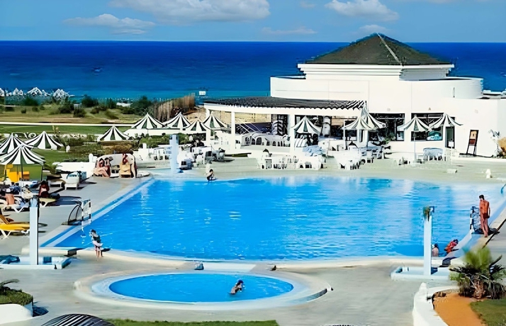 Imagen de la piscina del Hotel Monarque Fatimi Mahdia. Foto 18