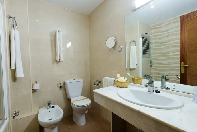 Imagen de la habitación del Hotel Monarque Fuengirola Park. Foto 12