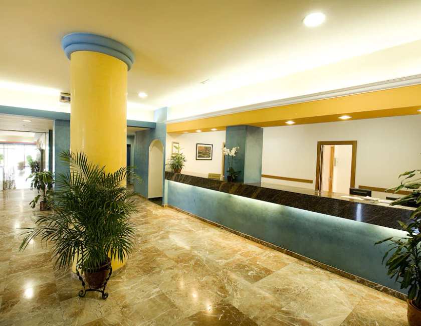 Imagen de los interiores del Hotel Monarque Torreblanca. Foto 8