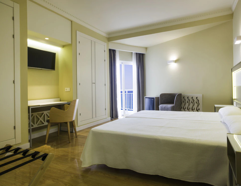 Imagen de la habitación del Hotel Monarque Torreblanca. Foto 5
