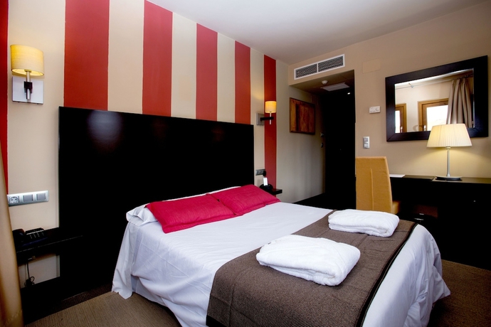 Imagen de la habitación del Hotel Monasterio Benedictino. Foto 10