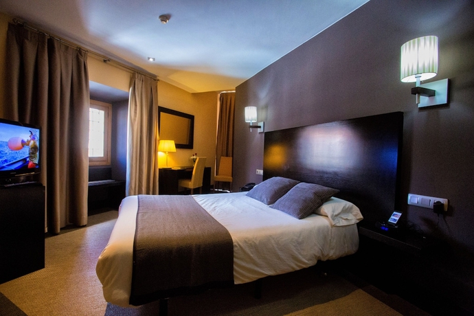Imagen de la habitación del Hotel Monasterio Benedictino. Foto 13