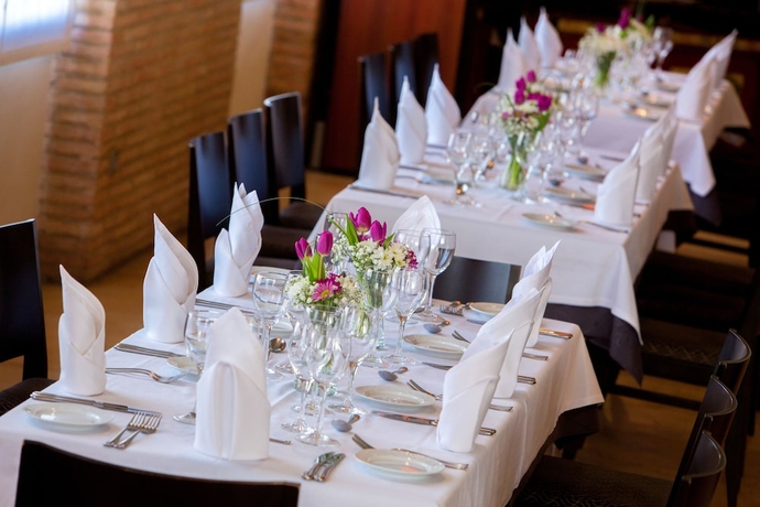 Imagen del bar/restaurante del Hotel Monasterio Benedictino. Foto 3