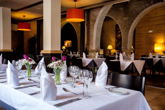 Imagen del bar/restaurante del Hotel Monasterio Benedictino. Foto 6