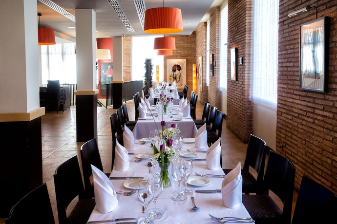 Imagen del bar/restaurante del Hotel Monasterio Benedictino. Foto 7