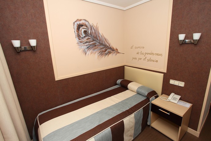 Imagen de la habitación del Hotel Monasterio De Leyre. Foto 4