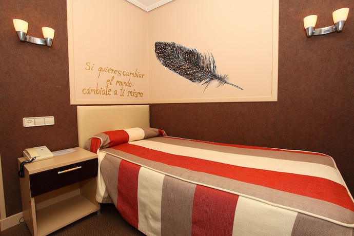 Imagen de la habitación del Hotel Monasterio De Leyre. Foto 5