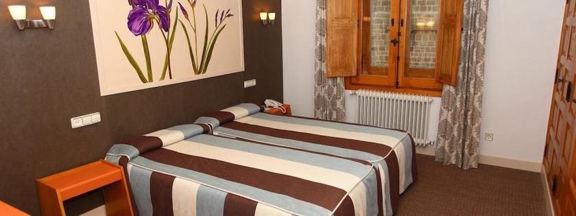 Imagen de la habitación del Hotel Monasterio De Leyre. Foto 6