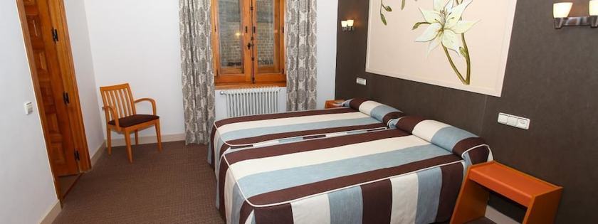 Imagen de la habitación del Hotel Monasterio De Leyre. Foto 7