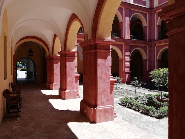 Imagen de la habitación del Hotel Monasterio De San Francisco. Foto 14