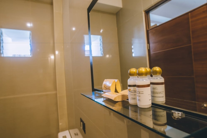 Imagen de la habitación del Hotel Monasterio San Pedro. Foto 11