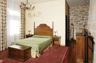 Imagen de la habitación del Hotel Monasterio de Aciveiro. Foto 4