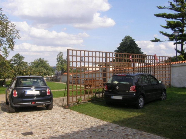 Imagen de los exteriores del Hotel Monastery. Foto 8