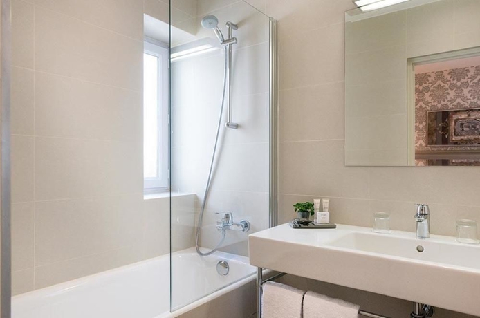 Imagen de la habitación del Hotel Monceau Wagram. Foto 9