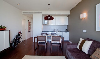 Imagen de la habitación del Hotel Monchique Residences. Foto 4