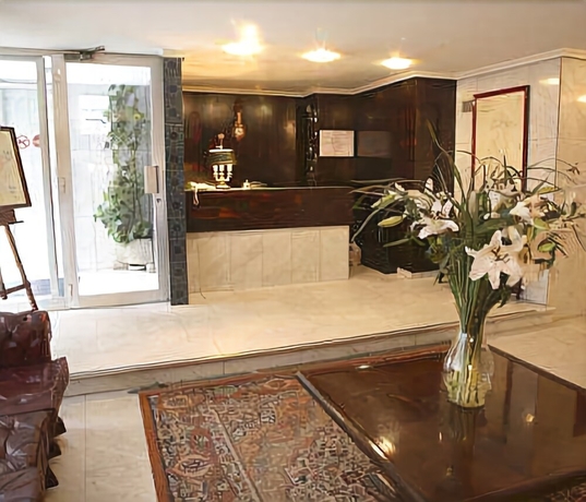 Imagen de los interiores del Hotel Monclús. Foto 6