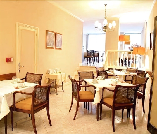 Imagen del bar/restaurante del Hotel Monclús. Foto 3