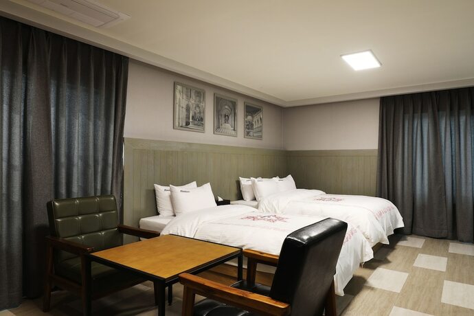 Imagen de la habitación del Hotel Mondavi. Foto 16