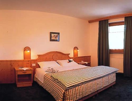 Imagen de la habitación del Hotel Mondeval. Foto 17