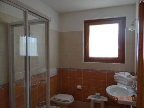 Imagen de la habitación del Hotel Mondeval. Foto 18