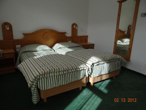 Imagen de la habitación del Hotel Mondeval. Foto 19